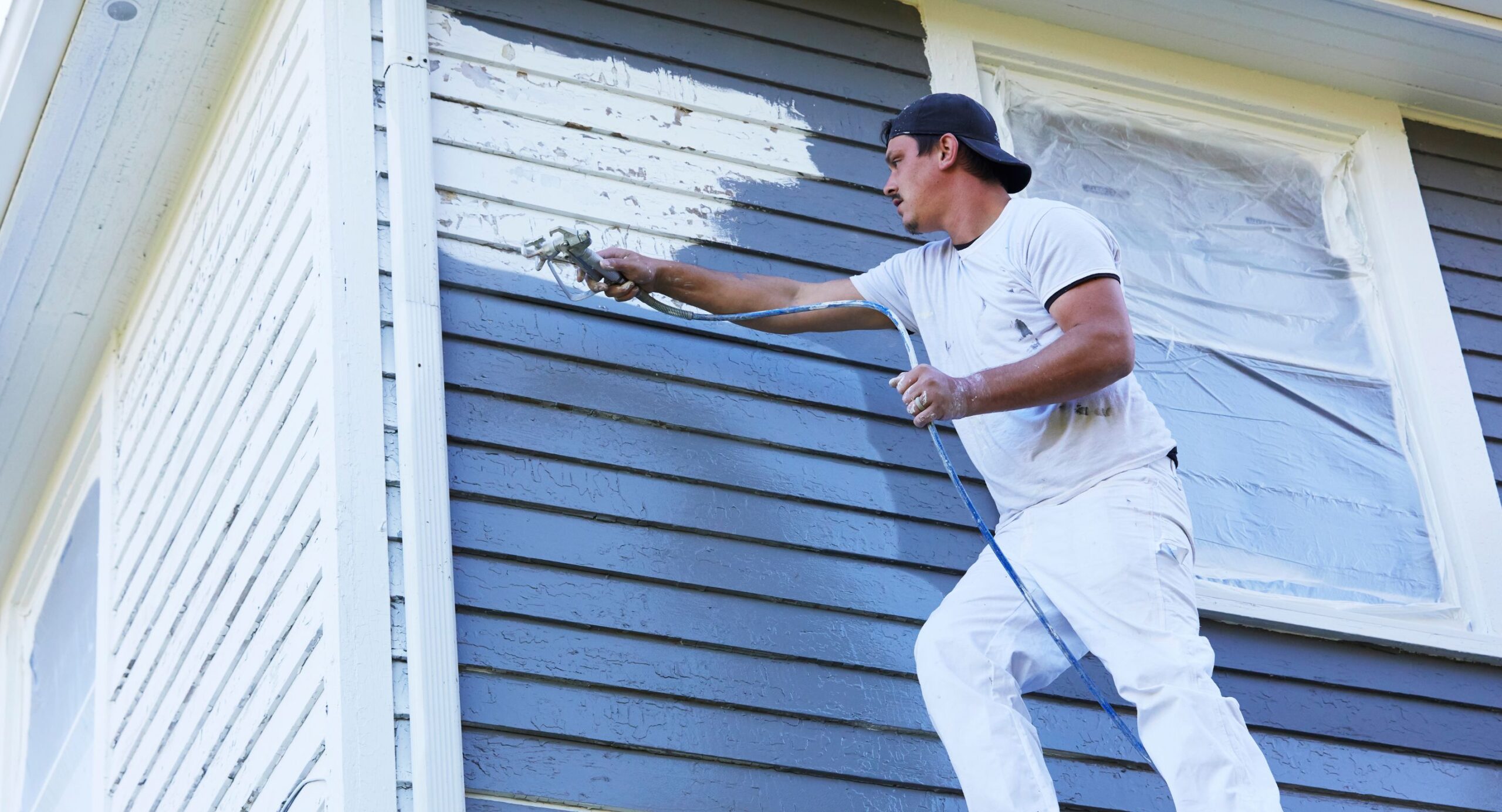 Siding painting project in Ottawa